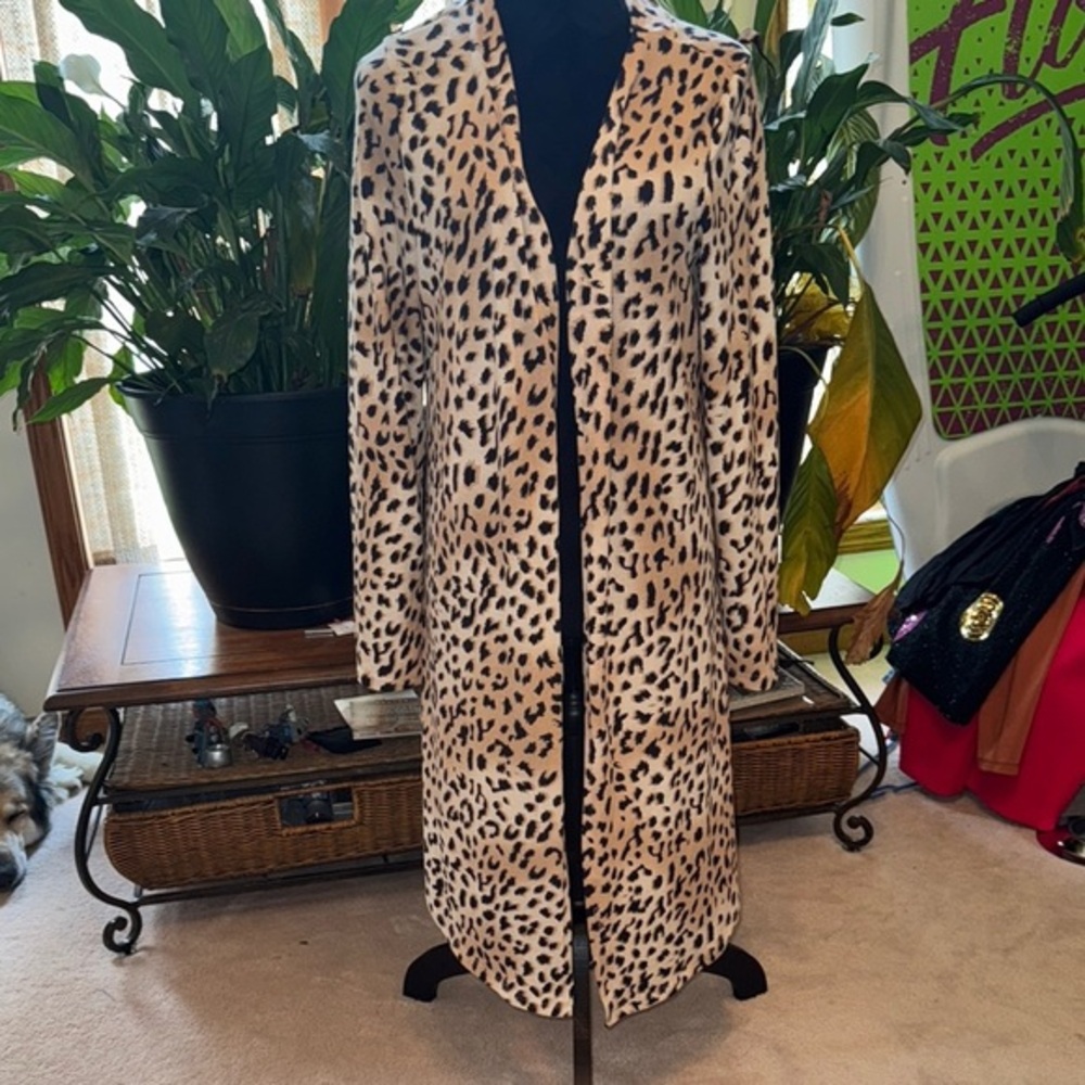 Chic Black and Tan Leopard Print Cardigan